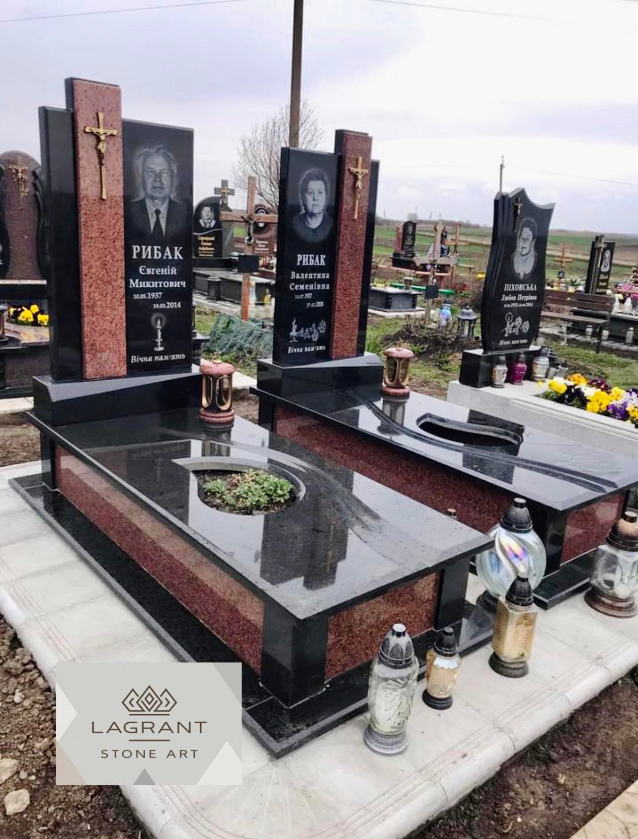Exclusive Granite Memorial No. 34